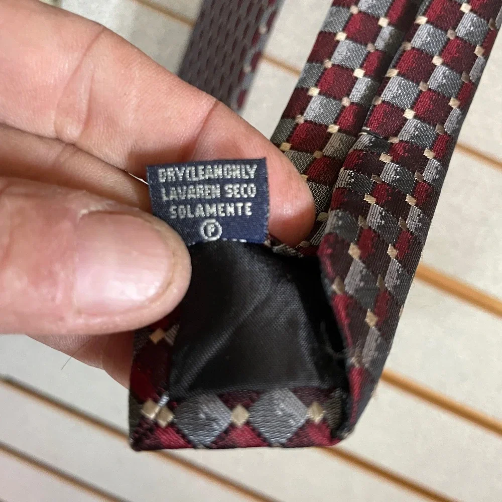 Van Heusen Burgundy Gray Geometric‎ Pattern Men's Neck Tie 100 Polyester